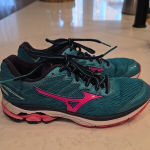 Women's Mizuno Wave Rider Size 7 Regular Width Athletic Shoes
